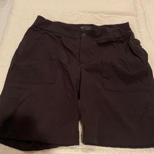 Athleta Trekkie Bermuda shorts black size 6 EUC